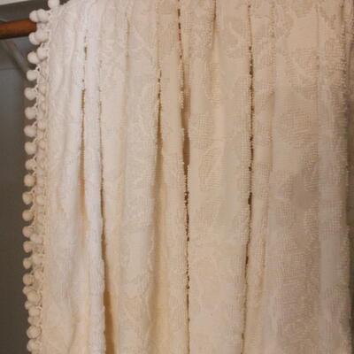 Lot 78 Vintage Chenille & Table Cloths