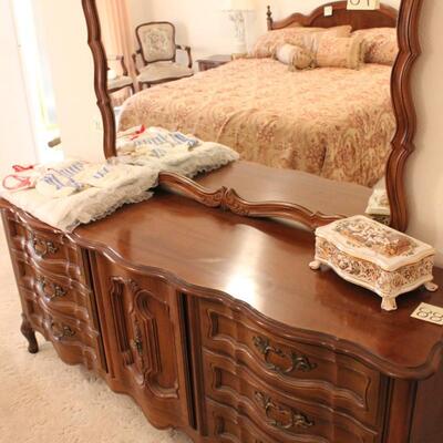 Lot 89 Dresser with Mirror #3