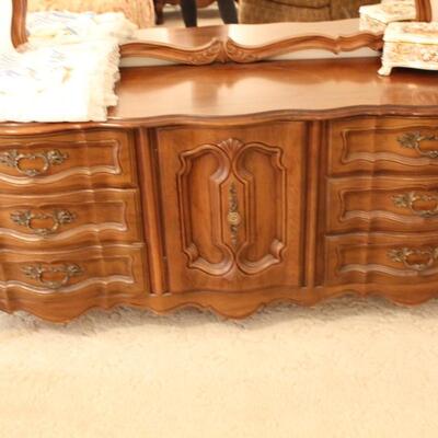 Lot 89 Dresser with Mirror #3