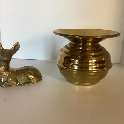 E556 Brass Spittoon and Brass Deer Decor 