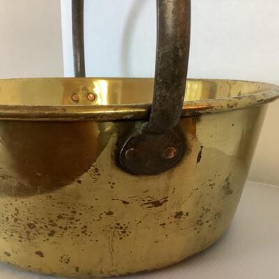 E572 Antique Large Brass Bucket with Wrought Iron Handle 