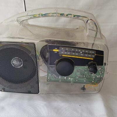 Wind up transparent radio  It works! 