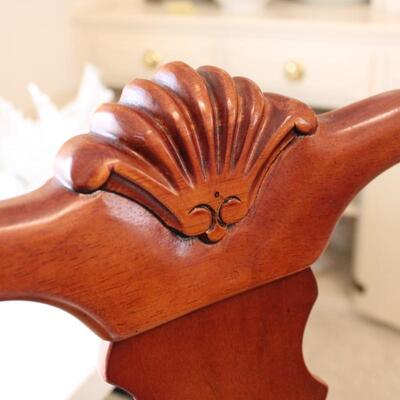 Lot 94 Mahogany Dining Set w/ 6 Chairs & 2 Leafs