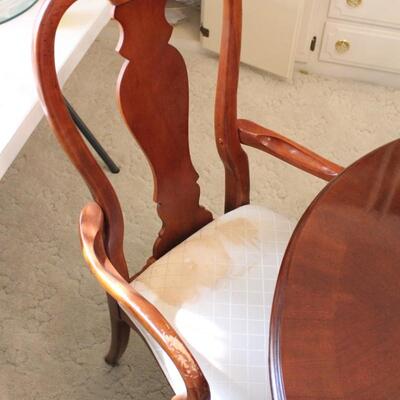 Lot 94 Mahogany Dining Set w/ 6 Chairs & 2 Leafs