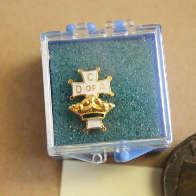 Lot 115 Small Collectibles