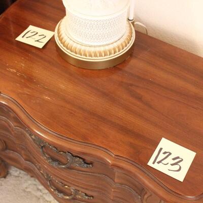 Lot 123 Pair of Nightstands