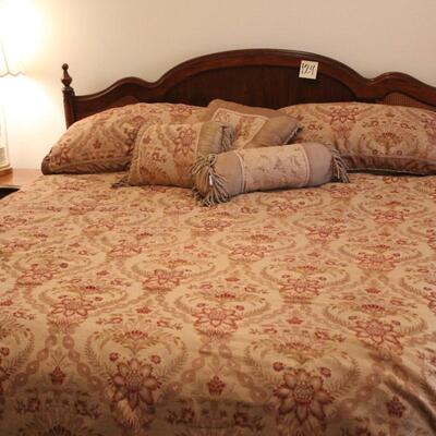 Lot 124 King Headboard, Mattress & Bedding