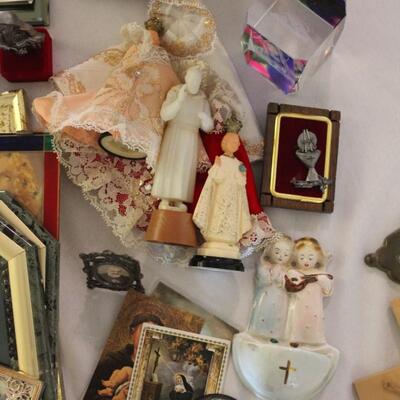 Lot 132 Saint Collectibles 