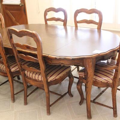 Lot 151 Oak Dining Table w/ 6 Chairs, 2 Leafs