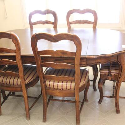 Lot 151 Oak Dining Table w/ 6 Chairs, 2 Leafs