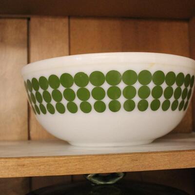 Lot 153 Green Polka Dot Pyrex Bowl 4qt