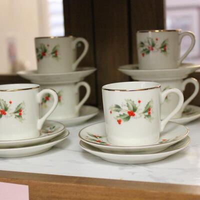 Lot 164 Royal Gallery Fine China Holly Tea Cups & Saucers