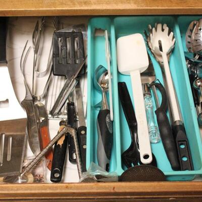 Lot 182 Drawer of Kitchen Utensils - Pampered Chef