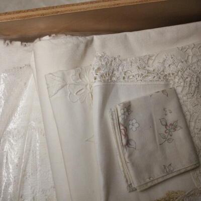 Lot 187 Drawer of Vintage Linens