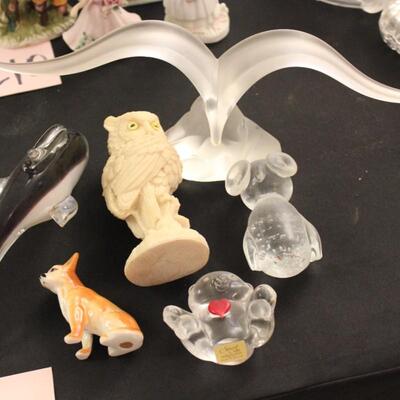 Lot 211 Collectible Animal Figurines 
