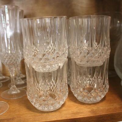 Lot 221 HUGE Lot of Glassware & Pitchers 