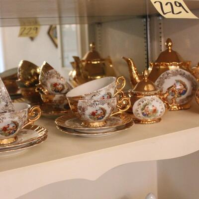 Lot 229 Gold Tea Set - Bavaria