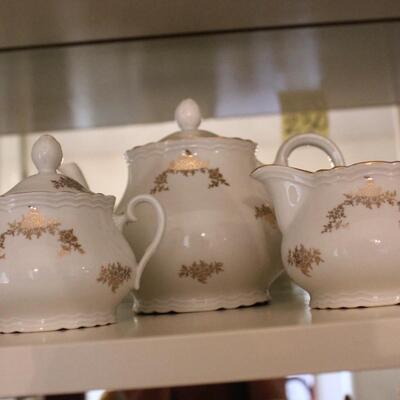 Lot 230 White/Gold Tea Set - Richard Ginori China #1