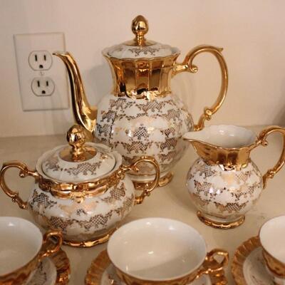 Lot 231 White/Gold Tea Set - Richard Ginori China #2