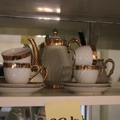 Lot 237 White/Gold Tea Set - Royal Crown 