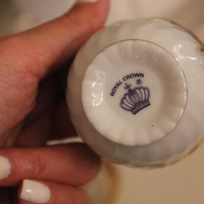 Lot 237 White/Gold Tea Set - Royal Crown 