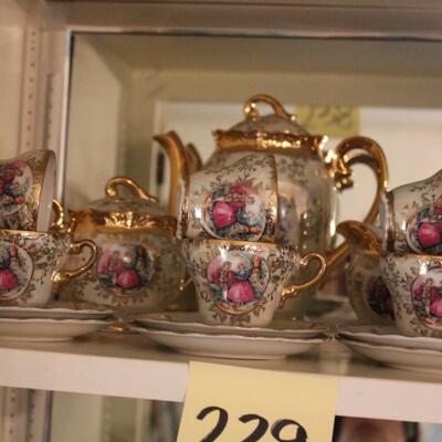 Lot 238 White/Gold Tea Set - Japan
