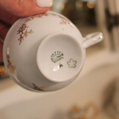 Lot 239 White/Gold Tea Set - Richard Ginori China #3