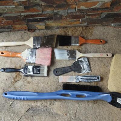 Paint brushes