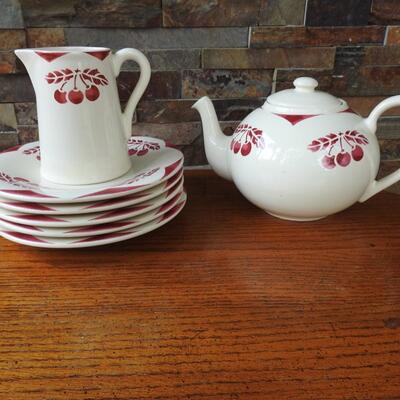 Tea Pot, Creamer, Dessert plates