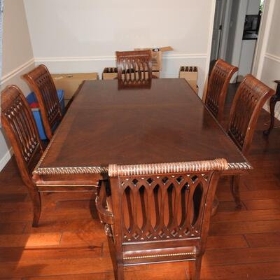 Dining room table & chairs