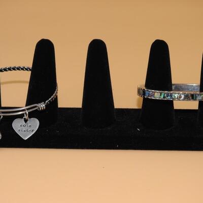 Bracelets 