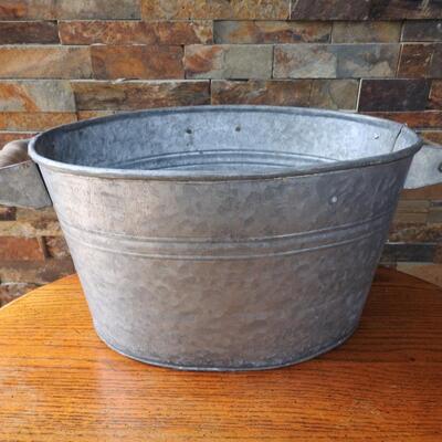 Aluminum Tub & gathering baskets
