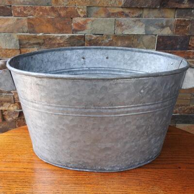 Aluminum Tub & gathering baskets