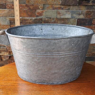 Aluminum Tub & gathering baskets