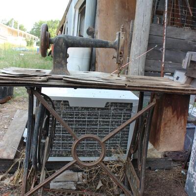   ANTIQUE SEWING MACHINE