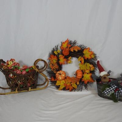 Holiday decor & stockings