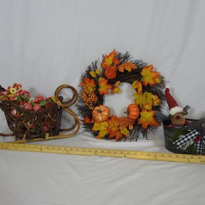 Holiday decor & stockings