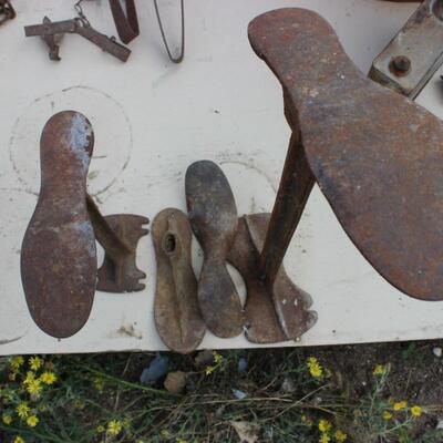    VINTAGE SHOE FORMS