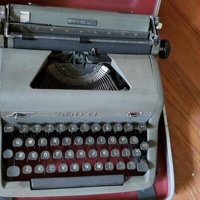 Vintage Royal manual typewriter 