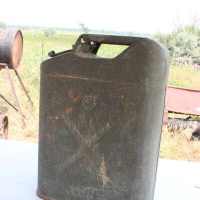    VINTAGE GAS CANS