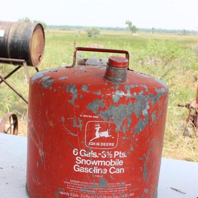    VINTAGE GAS CANS
