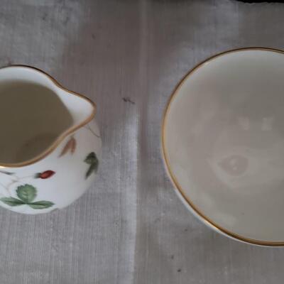 Small Wedgwood sugar bowl and creamer 