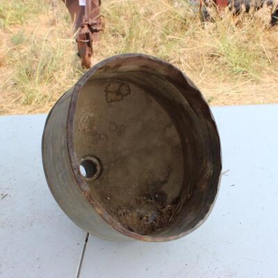    VINTAGE CANS & MORE