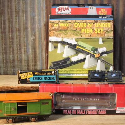 Vintage 1975/60s HO and O Scale Model Train Cars / Accessories - QTY 5
