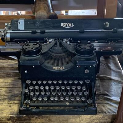 Antique Royal Standard Typewriter, Model 10, Circa 1930s