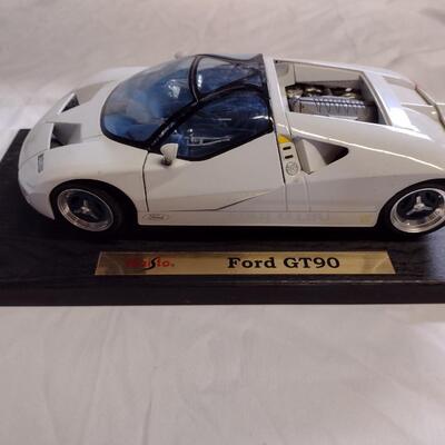 Maisto 1:18 Scale Diecast Vehicles, Loose - QTY 3