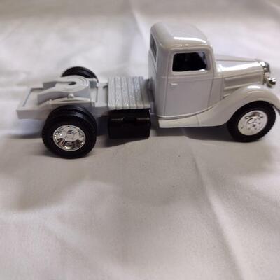 ERTL 1:64 Scale Diecast Semi Trucks, 1 New - QTY 3