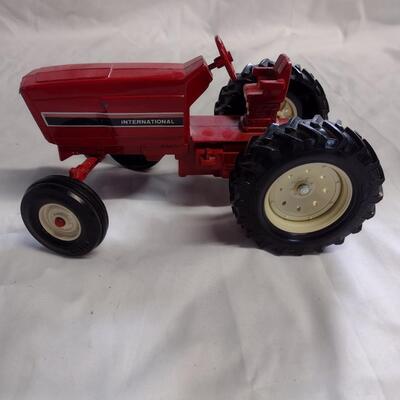 ERTL Diecast Farm Toys, 1:16 & 1:64 Scale - QTY 7