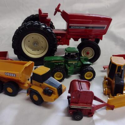 ERTL Diecast Farm Toys, 1:16 & 1:64 Scale - QTY 7