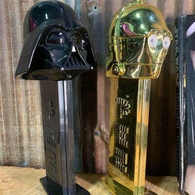 Star Wars Collectibles, Books, Ships Cards & More - QTY 12